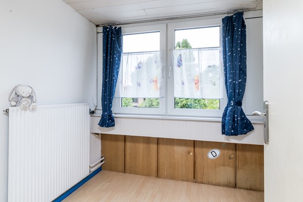 Foto - Te koop: Ruime halfvrijstaande woning met 179 m² woonoppervlakte, 6 slaapkamers, 2 badkamers, garage en tuin op het zuiden in Vaals